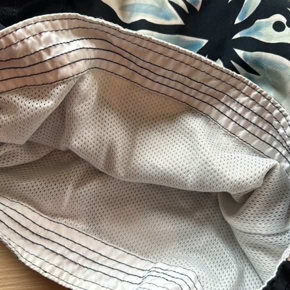 Mens Hollister Swim Board Shorts 32 floral design - Picture 3 of 4